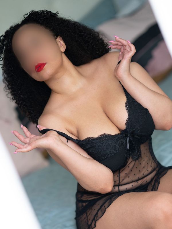 Tissia| Masseuse érotique à Paris